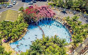 Lacqua diroma - Ótimas Suítes - Park aquático 24h - PISCINA DE ONDAS , Com roupa de cama e banho